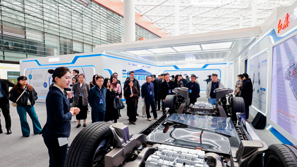 联想：AI算力基础设施领域形成“一横四纵”布局 助力一汽集团向“AI工厂”转型