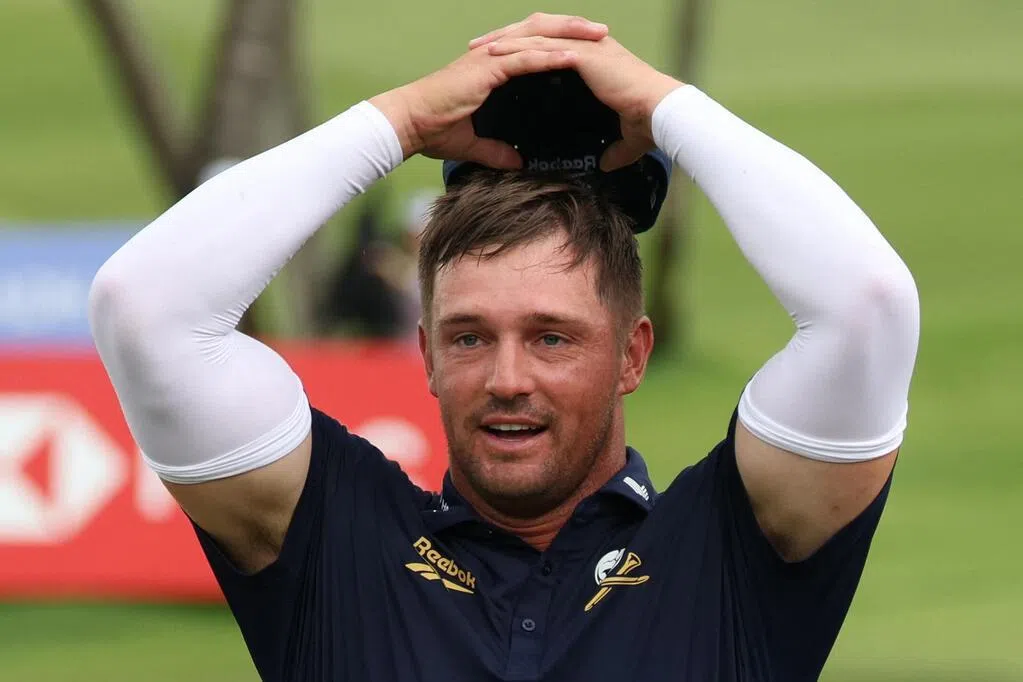 德尚博加洞决胜 LIV新加坡赛惊险封王