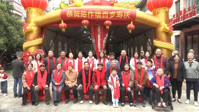 南昌一村为百岁老人发10万元长寿奖，其子女设29桌宴席庆祝，不收礼金只传喜气，村干部：设奖初衷是营造孝老敬亲氛围