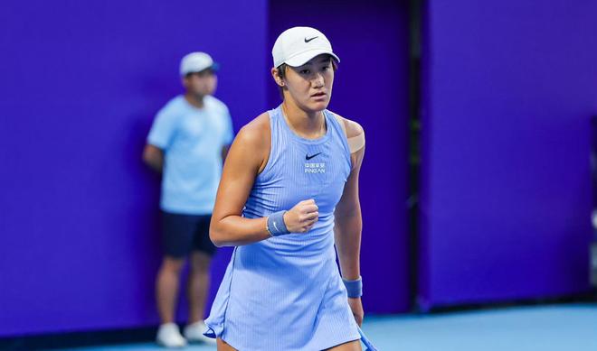 感动瞬间！24岁中国网球新星王欣瑜伤后复出首战告捷：冠军组合上演逆转好戏