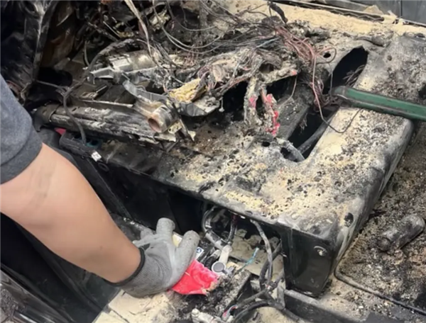 损失超32万元!车主加装户外电源致车辆起火:后以产品缺陷为由诉至法院