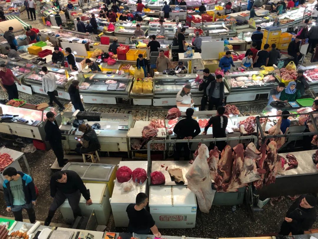 △塔什干楚苏巴扎的宇宙中心,生鲜肉类区