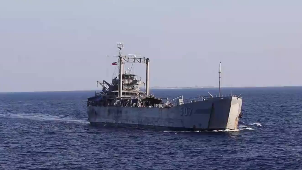 菲海军舰艇危险接近中方舰艇，南部战区发声！