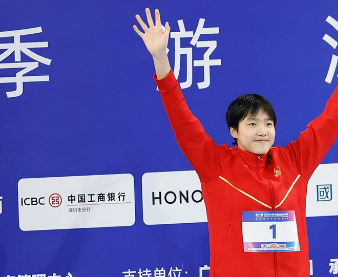 13岁泳坛新星逆转夺金：中国再添一金，小将实力惊艳全场