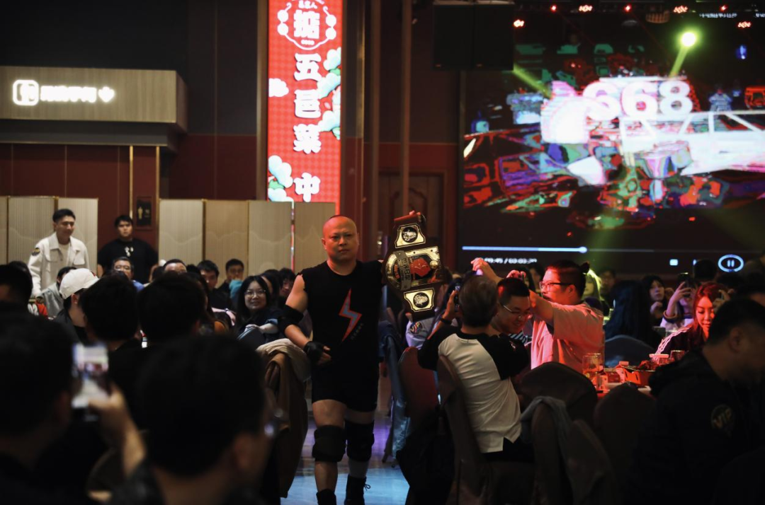 中国摔角第一人刘炫正出场