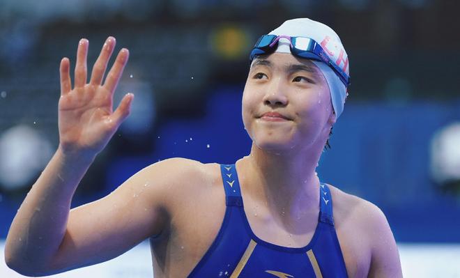 再破PB夺冠!中国游泳13岁天才少女引领青春风暴:追赶叶诗文