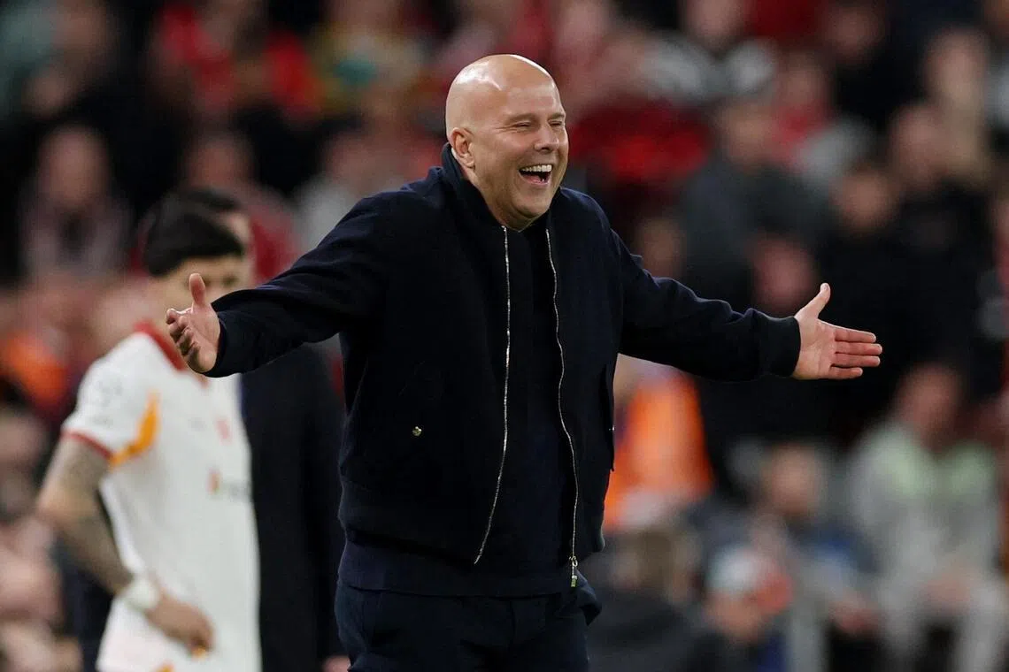 带着卫冕的光环，红军本季英超的发挥却不尽如人意，让主帅斯洛特（图）持续承压，好在球队在欧冠赛场晋级，让他能有喘息之机。（路透社）