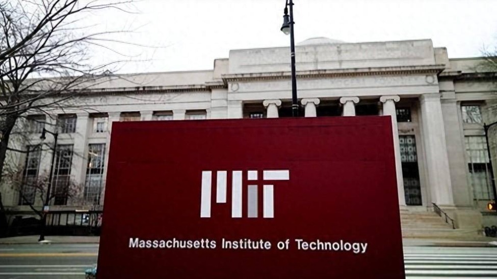 MIT研究生运用人工智能技术，在两天内完成一学期的课程学习挑战