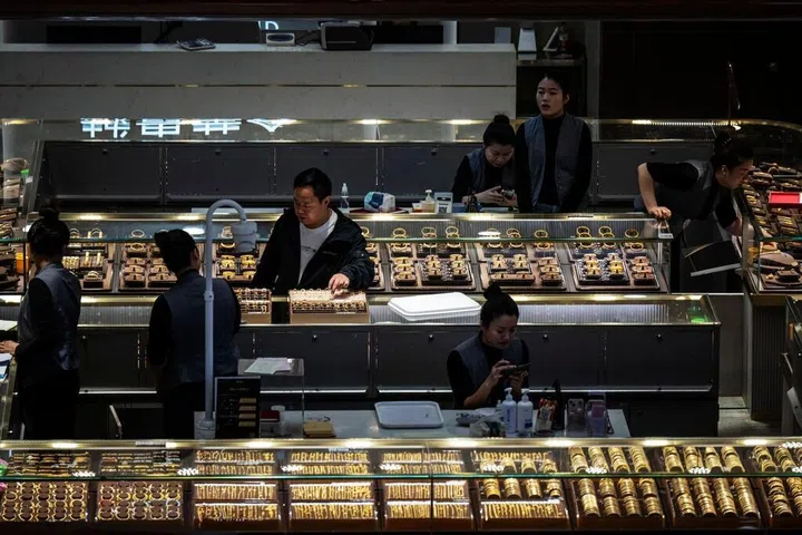 火炼真金: 黄金的“疯”与“险”