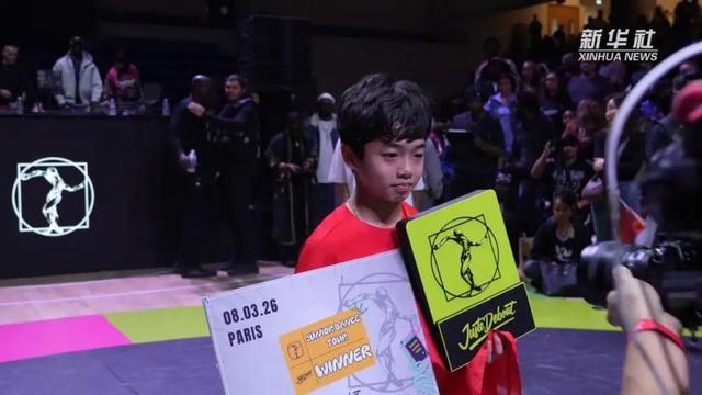中国13岁少年闪耀世界舞台,李勇秋夺得国际街舞大赛冠军