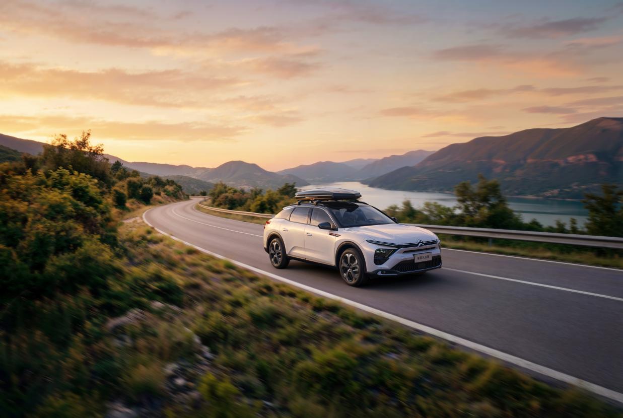 新款凡尔赛C5 X自在登场,东风雪铁龙诠释轻奢休旅新风尚