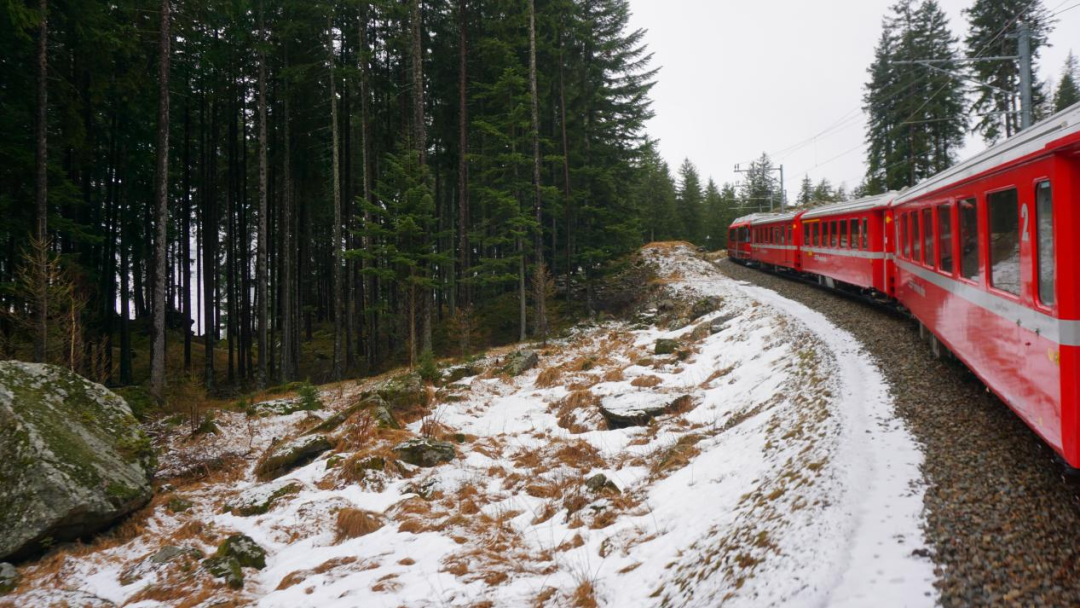 △举世闻名的瑞士铁路,票价亦是天价。(图/ 余泓陶 摄)