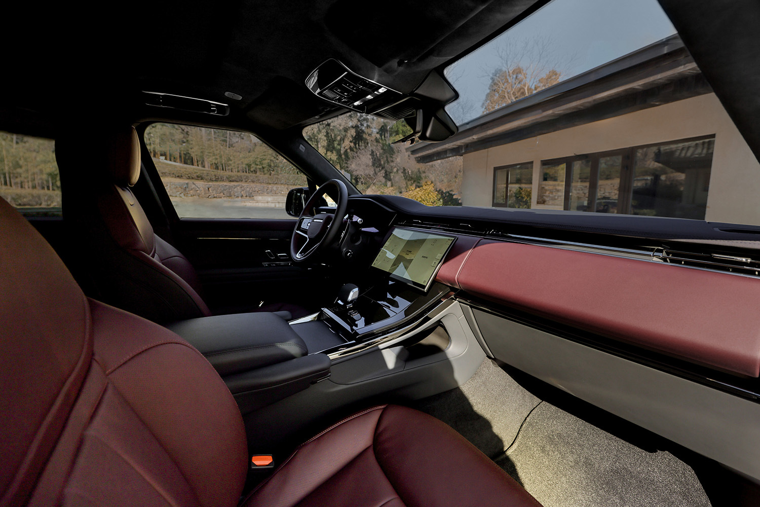 无所不能的全路况“纵情入胜” 试驾2025款揽胜运动版