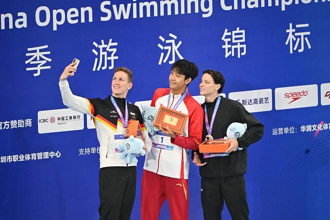 中国18岁高潜泳将勇夺冠军：刷新纪录超越孙杨与奥运传奇成绩