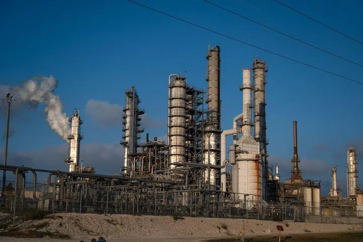 油价受美伊紧张局势影响 或飙升至每桶100美元逼近原价五成增幅