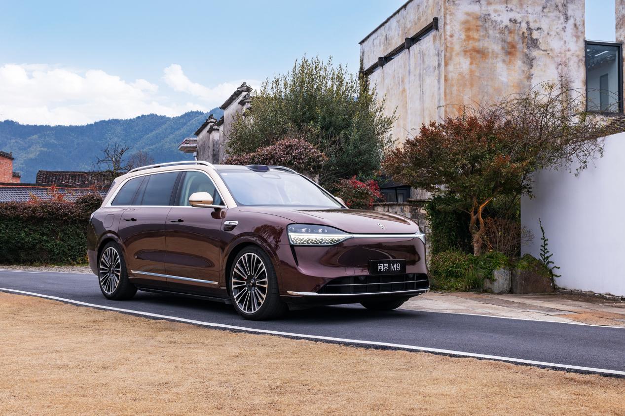 新一代双光路激光雷达加持，问界M9首发亮相，起价47.98万元