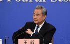 两会聚焦：王毅谈伊朗局势，时长86分钟回答21个问题，“拳头硬不等于道理硬”背后的深意何在？