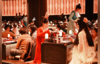 年轻一代争做“帝王”，只为尝鲜五百元宫廷盛宴