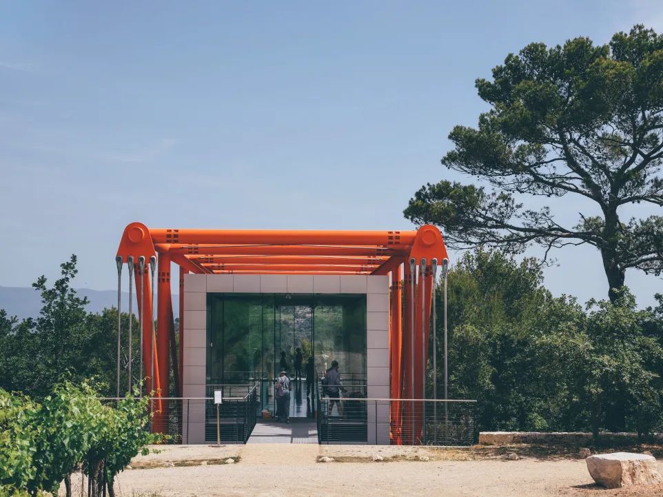 理查德·罗杰斯的悬浮画廊