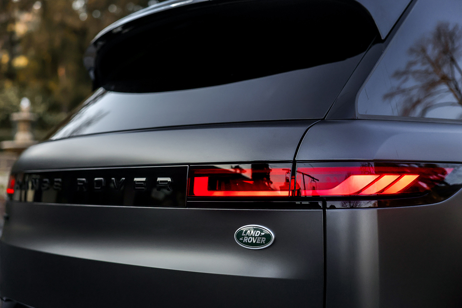 无所不能的全路况“纵情入胜” 试驾2025款揽胜运动版