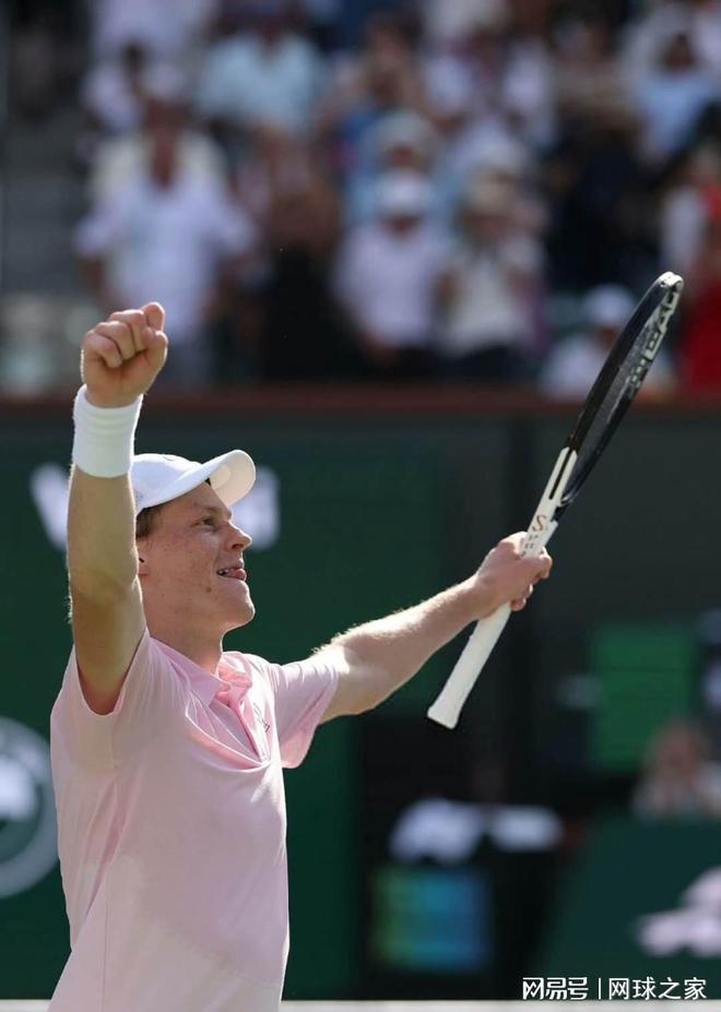 辛纳追平德约连胜纪录，但仍需仰望两位传奇大师！