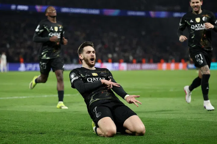 PSG欧冠大胜切尔西五球 克瓦拉茨赫利亚梅开二度晋级前景乐观