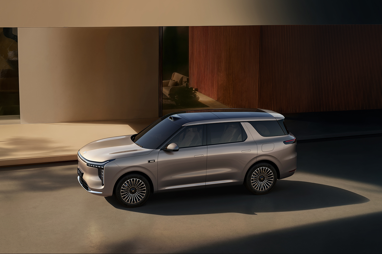 全线控四轮转向技术同级首次上车 智己LS8预售权益价25.98万元起