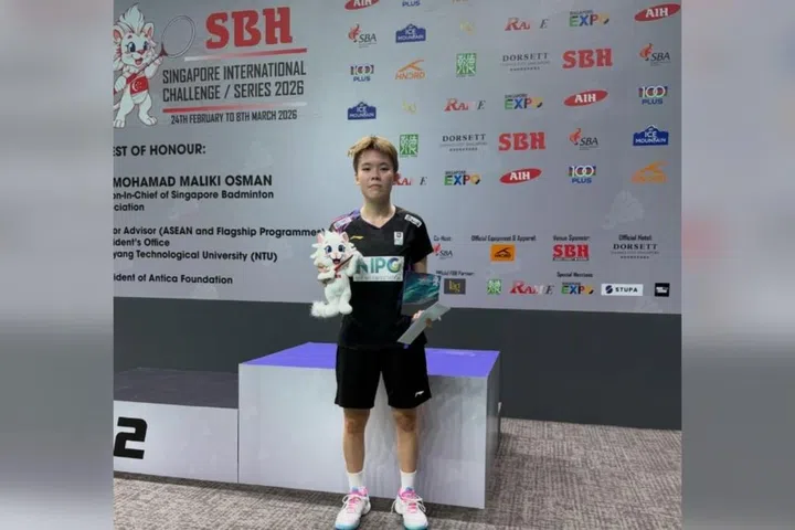 新加坡国际羽毛球挑战赛：吴堇溦八年后再夺冠军