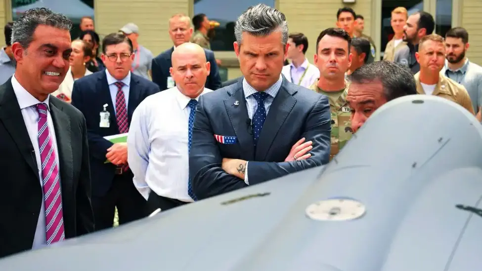 美国现已部署了低成本无人作战攻击系统，这是一款仿照伊朗“目击者”研制的低成本攻击无人机。