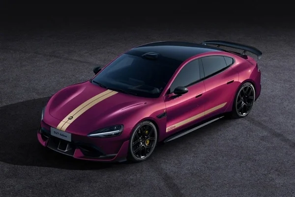 小米SU7 Ultra新增暮光玫瑰车漆、三档可调碳纤维尾翼:选装价1.1万、1.2万