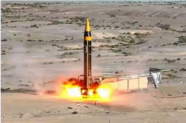 美军迪戈加西亚基地遭伊朗远程打击,释放何种信号?