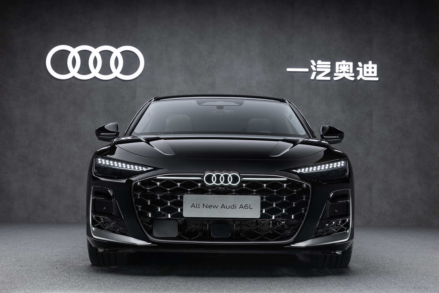 全新奥迪A6L上市售32.29万元起 纯电奥迪A6L e-tron开启预售31.3万元起