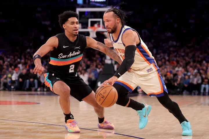 尼克斯终结马刺11连胜创赛季最低得分记录