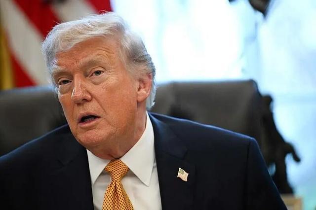 美国考虑加大对伊朗施压,特朗普称保障霍尔木兹海峡安全应由受益国家承担