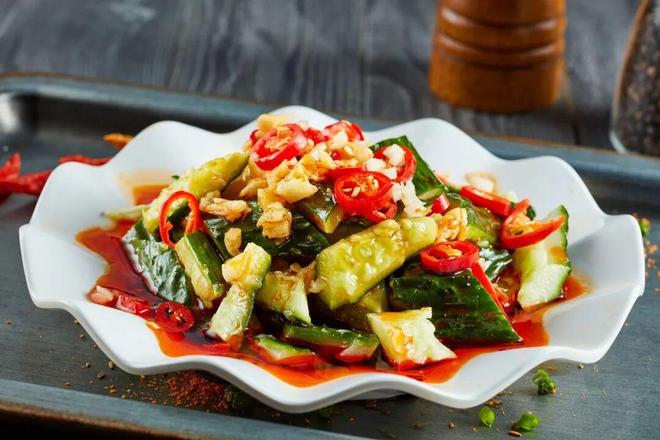 1200多家饭店“拍黄瓜”被举报！“职业打假”是维权还是牟利？