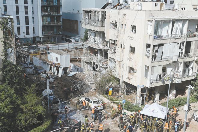 特朗普释放矛盾信号，伊议长驳斥“虚假新闻”，谈判迷雾中美以伊继续猛烈互攻