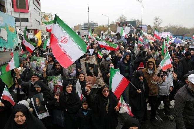 美军重击伊朗石油要地哈尔克岛,背后动机令人疑惑?