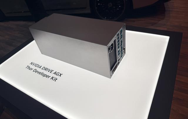 NVIDIA GTC大会上展出的NVIDIA DRIVE AGX Thor开发者套件