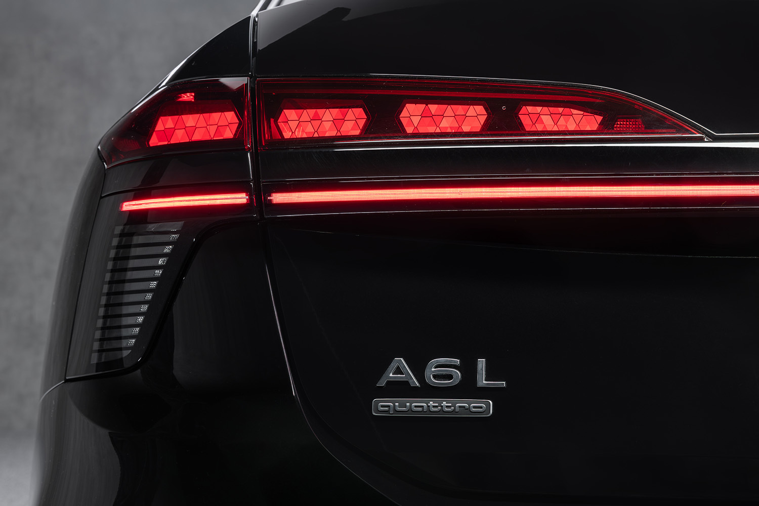 全新奥迪A6L定于3月25日上市 搭载华为乾崑ADS/3.0T V6+四驱+空悬+后轮转向配齐