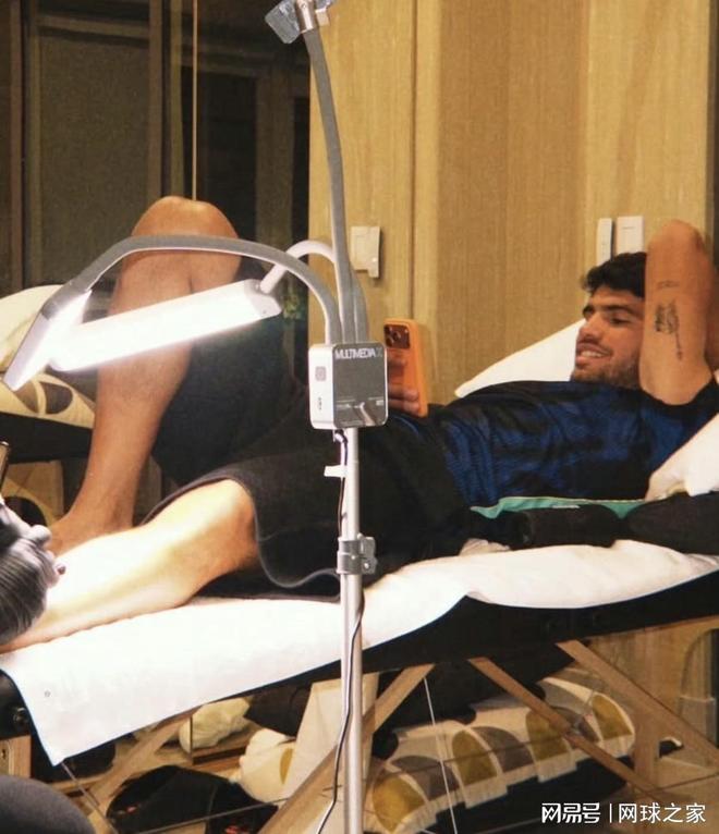 纹身新意:阿尔卡拉斯引发世代观念交锋