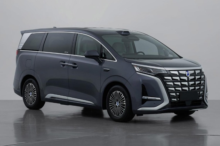 腾势D9插混版二代亮相 纯电续航超400公里 馈电油耗仅6.35升