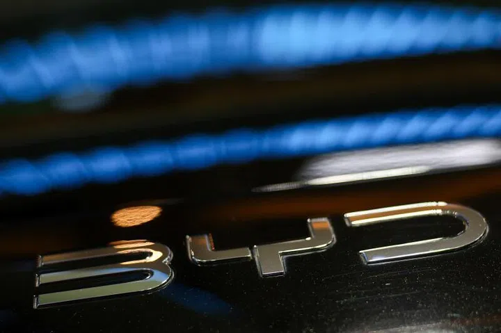 比亚迪2月份车销锐减四成