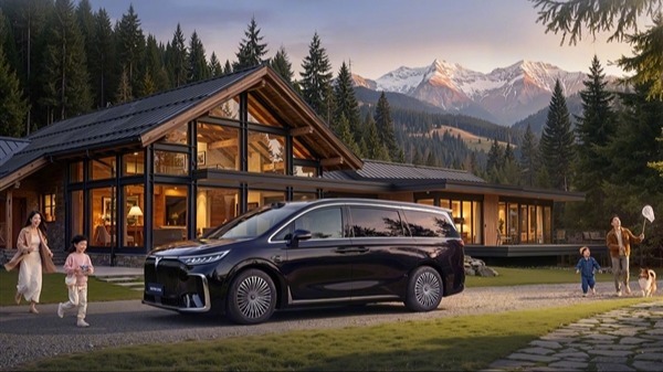 岚图梦想家冠军版登陆市场，搭载华为乾崑技术，售价30.99万元