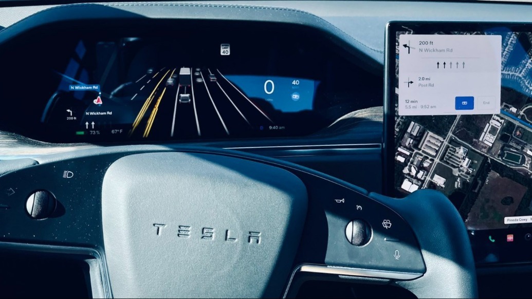 特斯拉自动驾驶遇铁路口难题