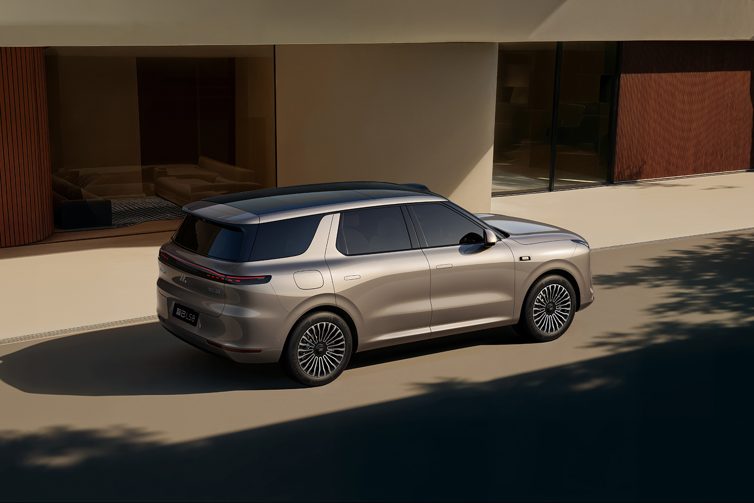 全线控四轮转向技术同级首次上车 智己LS8预售权益价25.98万元起