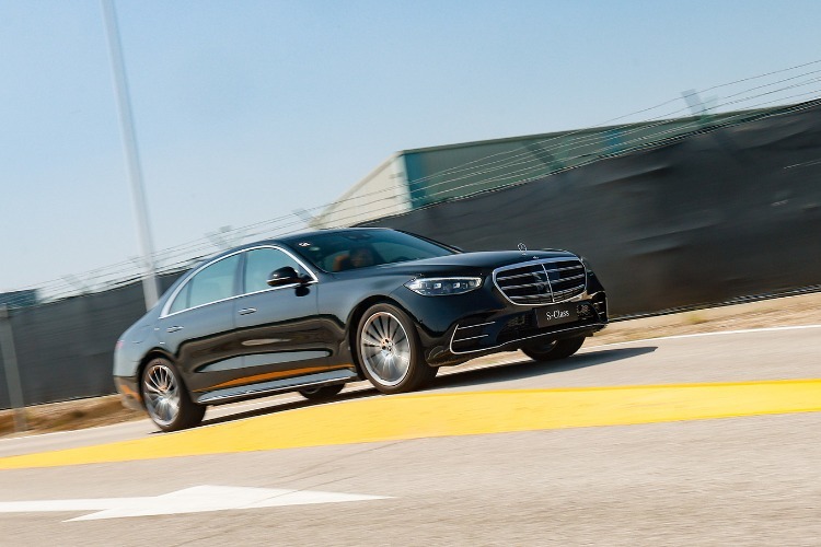 奔驰技术峰会展现百年底蕴与本土创新 助力豪华出行新时代