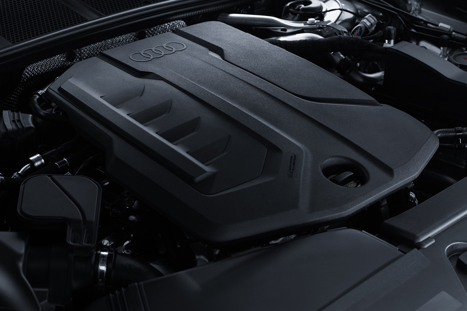 全新奥迪A6L上市售32.29万元起 纯电奥迪A6L e-tron开启预售31.3万元起