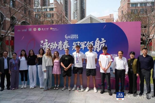 多位世界冠军惊喜现身深圳中学 张雨霏潘展乐引领青春热潮