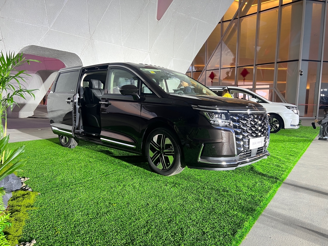 瑞风RF8悦享系列上市，中大型插混MPV限时价17.69万起