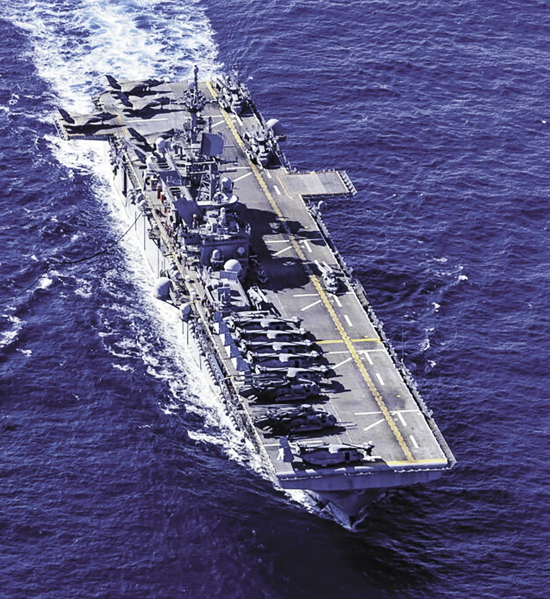 美国海军“的黎波里”号两栖攻击舰